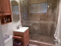 Bunni's Beach Condo ~ WOW !!  Free assigned parking!  Calendar up to date... Hotels in Mission Beach