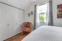 Poppy Cottage  Bright 1BR Apartment in Douglas