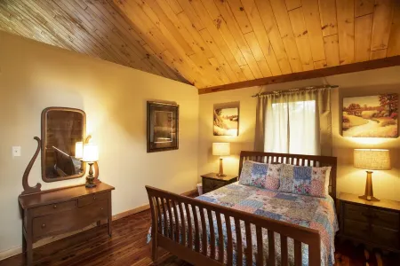 3 acre Lake, Farm Animals Petting Zoo, Horses and Horseback Riding, Room to roam