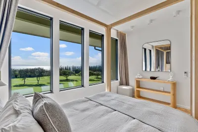 White Lotus New Bespoke Euro Luxury Villa, Steps to Beach, Ocean Views, 4th Tee Hotels near D.T. Fleming Park
