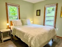 Cayuga lake cottage with private lake access