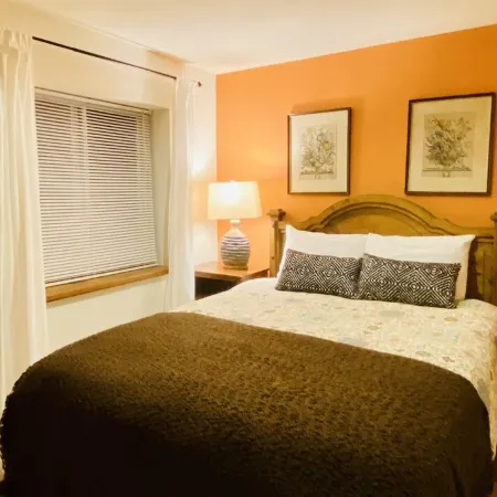 Lilac Cabin Family-Friendly with Highspeed Wi-Fi Close to Downtown Arnold