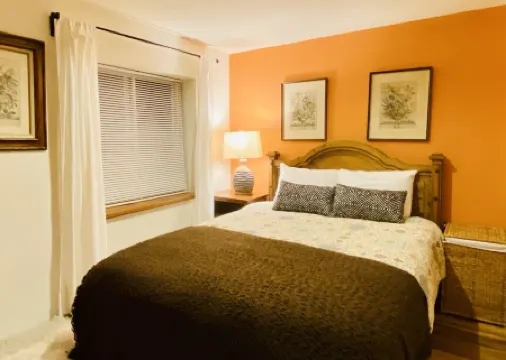 Lilac Cabin Family-Friendly with Highspeed Wi-Fi Close to Downtown Arnold