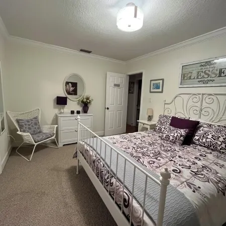 Cozy Cottage in Historic Mount Dora. 3 bedrooms & 2 bathrooms.