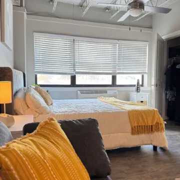 Come stay at our Horizon Hideaway. A modern downtown studio.