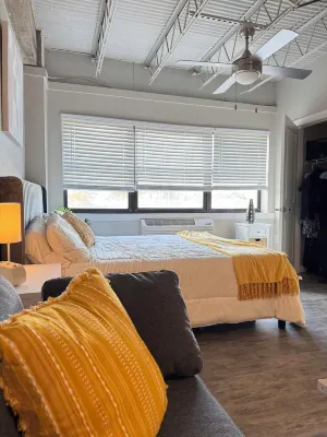 Come stay at our Horizon Hideaway. A modern downtown studio.