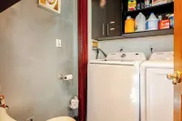 Comfortable & Spacious Luxury Home w/ Chef’s Kitchen only 15 mins to Boston Hotels in Everett