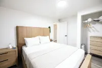 Bridge St Beauty, Brunch & Bars [4 Beds 1 Bath] Hotels in Grand Rapids