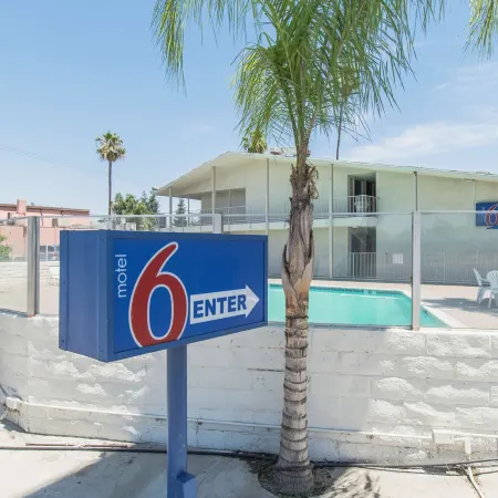Motel 6 Bakersfield, CA - Central
