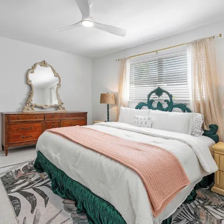 Welcome to Manatee Inn, a charming and cozy getaway located in Jupiter,Fl