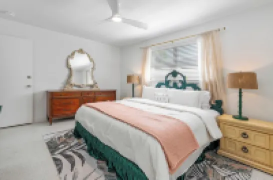 Welcome to Manatee Inn, a charming and cozy getaway located in Jupiter,Fl