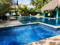 Sambo Mambo Beach Hotel - Beach