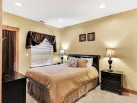 Alpine Village Suite w/ Garage and Sauna Hotels in Kellogg