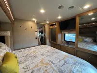 Cozy Pet-Friendly RV with Spectrum TV, WiFi,  AC in charming Zephyrhills, Fl