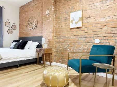 The Cardinal 810 D -3BR-1BA Apt