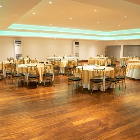KYNROCK Airport Hotel