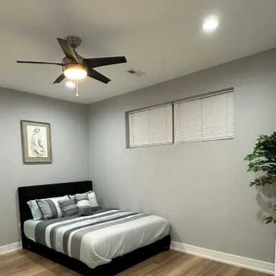 Breeze of Bronzeville Chicago: 3 bedroom 2 bath 9 mins from downtown chicago Hotels in Bronzeville