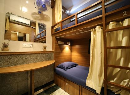 Maple Social Hubz-Hostel