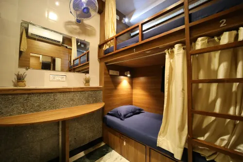 Maple Social Hubz-Hostel