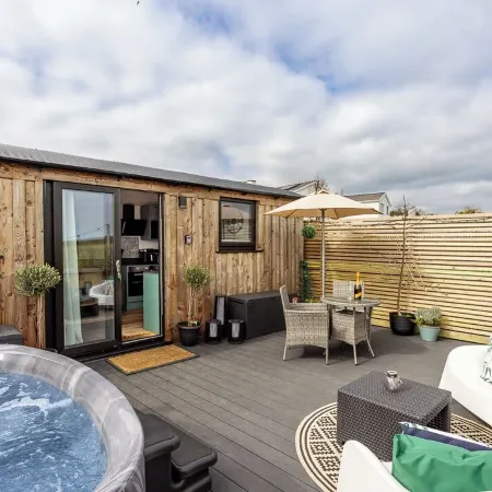 Willows Rest - 1 Bed Shepherds Hut - Pentlepoir
