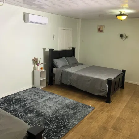 1st Floor 1-Bedroom Comfortably Sleeps 4