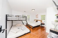 74L - 2BR Quincy - Cozy Couple Hideout near Wollaston Beach Hotels in Quincy