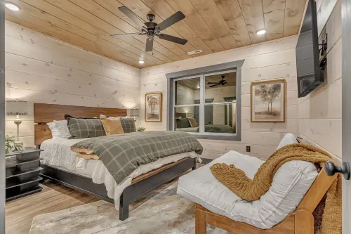 VIEWS/ Heated Pool/ Hot tub/ 15 min to Attractions