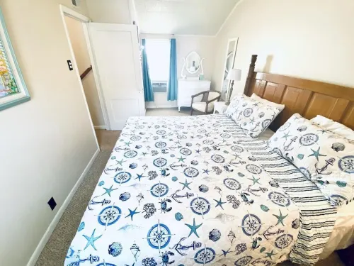 距海灘僅數秒, 步行片刻到市中心的海景獨立小屋!