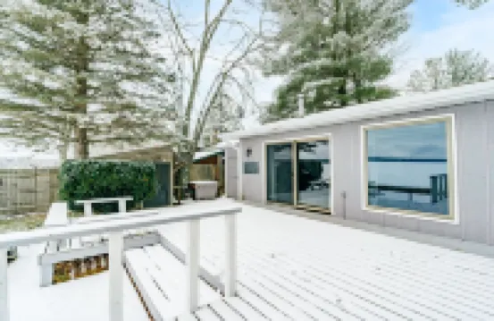 All Season Cottage on Manistee Lake