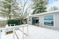 All Season Cottage on Manistee Lake