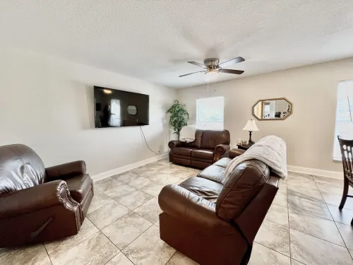 Stylish Apartment centrally located near Beach & Downtown St. Petersburg