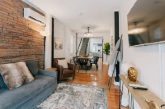 Comfy renovated townhome - heart of Downtown Lancaster