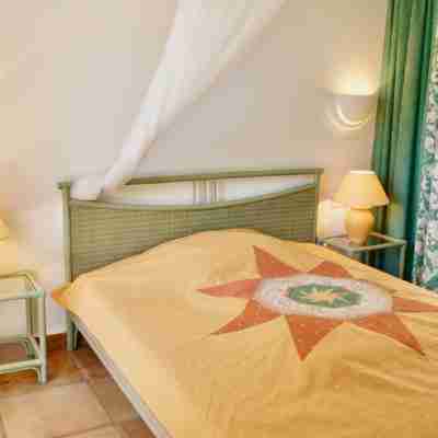 Villa with private pool and Free Wi-Fi, close to the sea, sheltered courtyard Rooms