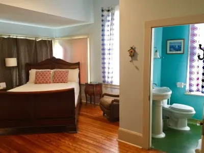 Historic Charm- Modern Amenities Downtown Brownsville. Close to SPI, Space X