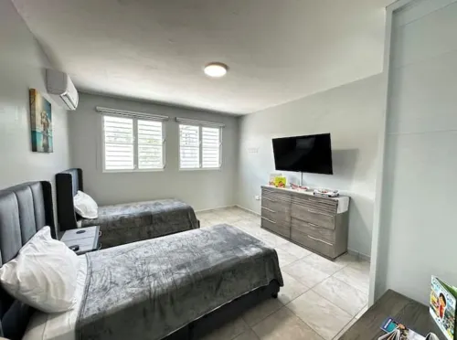 3Bd Pedro Campos, 4 Mins to Beach, Parking & Patio! with Backup Generator!