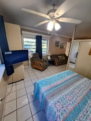STUDIO APT. a/c - wifi - filtered tap waterNOW ON SOLAR W/ BATTERY B/U Hotel a 