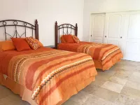 BeachFront, Golf, Heated pool, Tennis,Netflix, Gym, Pickleball