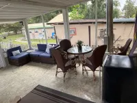 Off Duty Retreat ~ Sleeps 10,  Screen Porch, Plenty of Parking, Blackstone Grill