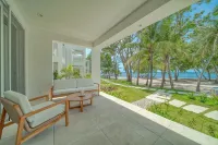 Island Living 2-Bed, 2-Bath Oceanfront Ground-Level Condo Direct Beach Access E7