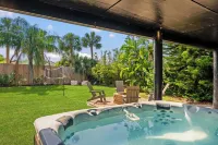 The Family Fun Zone! Large Backyard, Hot Tub, Outdoor Shower, & Steps to Beach