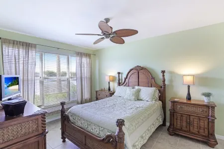 Colonial Country Club First Floor Carriage House, with Lakeview