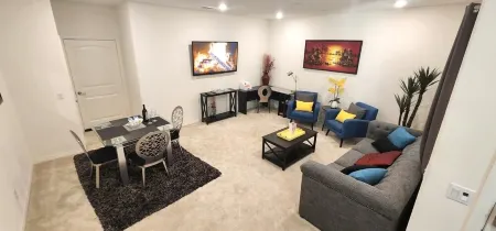 Newly Built Private Lux APT close to Ontario Airpt