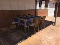 Villa met Zwembad, Buitenkeuken, Ruim Terras, Uitzonderlijk Zicht op de Vallei Hotels in Iznajar