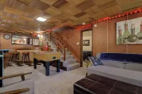 Dunsmuir Adventure House ~ Spacious family getaway Hotels in Dunsmuir