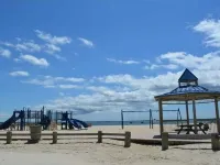 Beautiful Colonial Mint Condition Summer House Walking Distance to Beach リバーヘッドのホテル