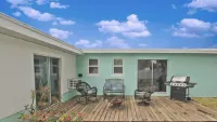 Sunshine Stay, Central Fort Myers Gated Yard Hotels near Walmart Supercenter