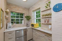Moko Jumbie House - "Historic Suite" A Modern 1-Bedroom Oasis.