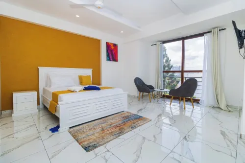 3br Luxurious apt facing beach and central to all amenities/entertainment!