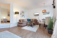 Beach, walk! next door <br>Ideal for train travelers <br> - Bathtub