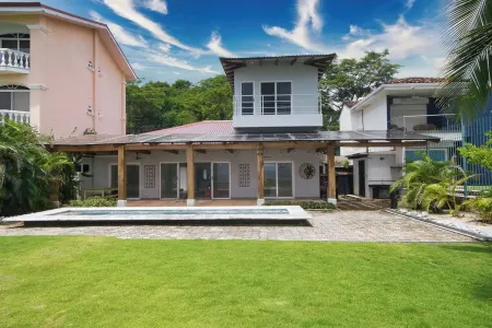 Newly Remodeled Beachfront Home! Отели рядом с достопримечательностью «Плайя Потреро, Коста-Рика»